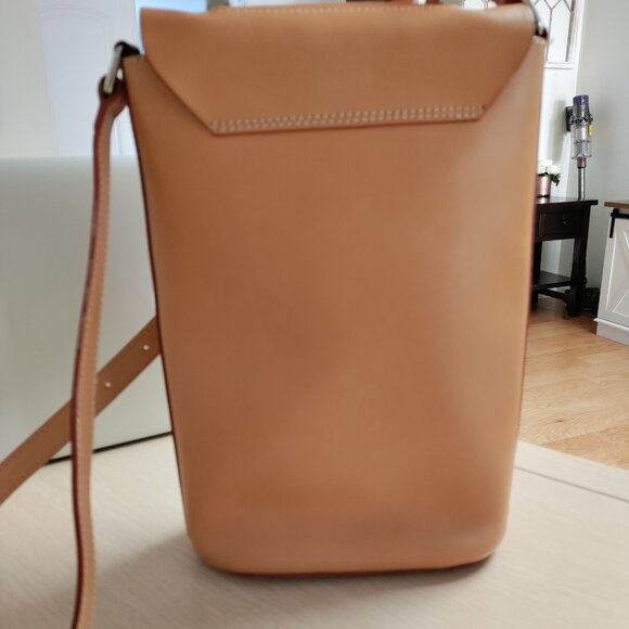 Dooney & Bourke Alto Wine Bottle Picnic Tote in Tan - Picture 9 of 11